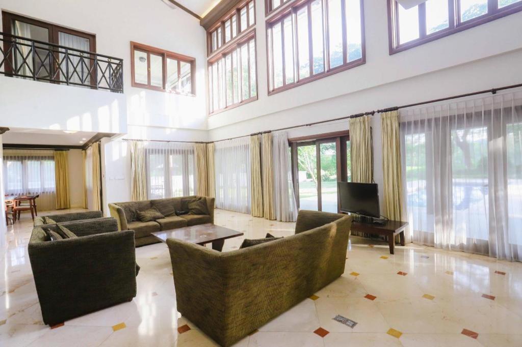 Taman Dayu Golf Club And Resort Prigen Exterior foto